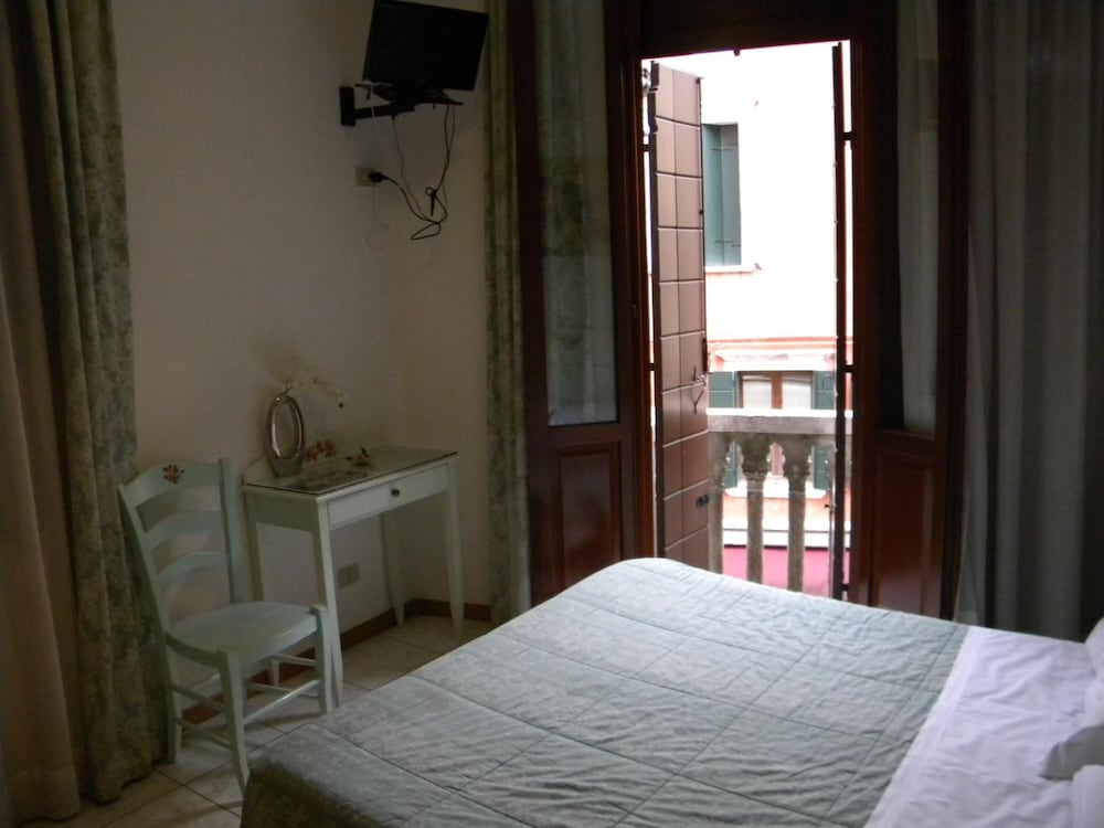 ROOM, QUADRUPLE, SHARED BATHROOM, ANNEX