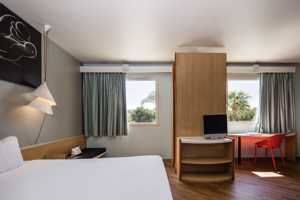 Ibis Sevilla 22/73