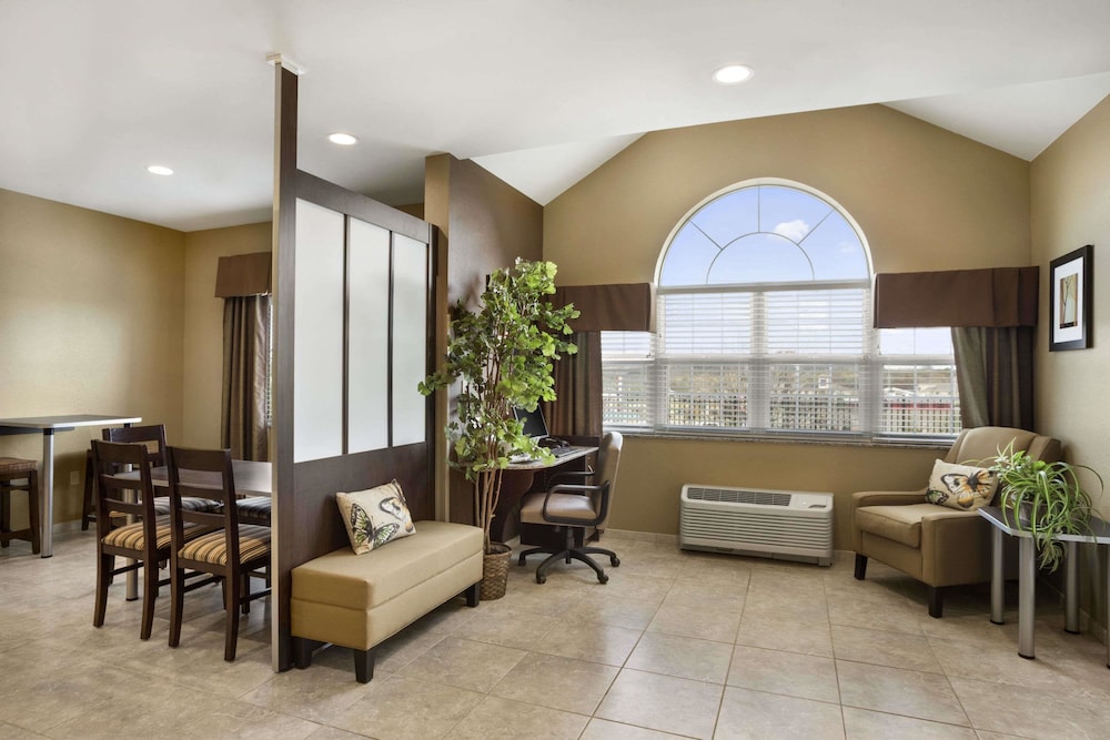 Microtel Inn Suites By Wyndham Cambridge 22/31
