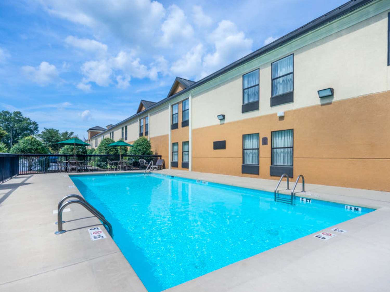 Clarion Pointe New Bern 36/37
