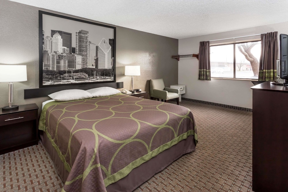 Super 8 by Wyndham Mundelein/Libertyville Area 13/45
