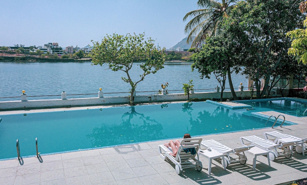 HOTEL SHREE VILAS 23/26