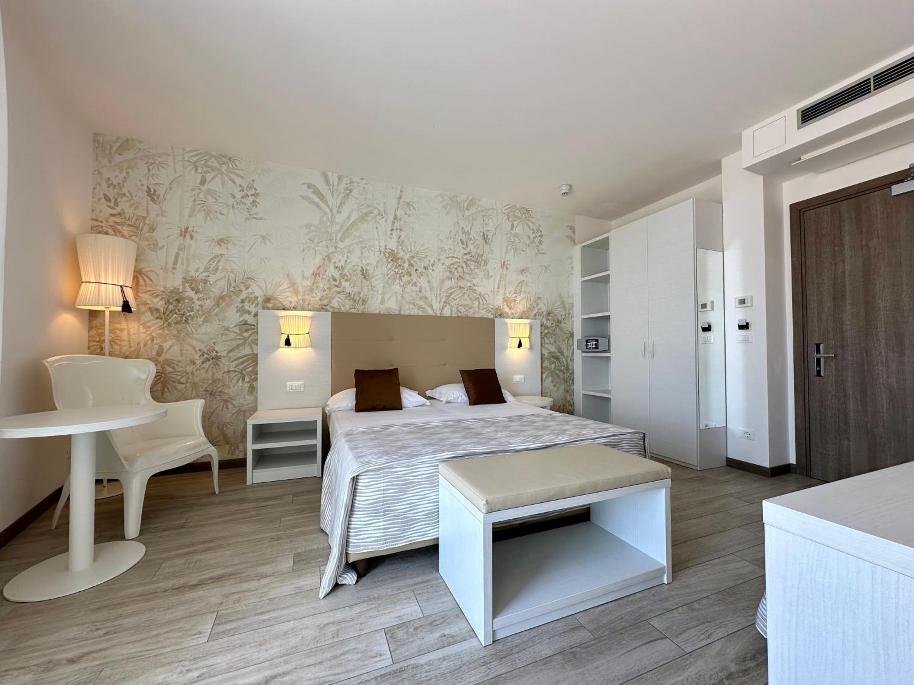 Hotel Nizza Fronte Mare 19/49