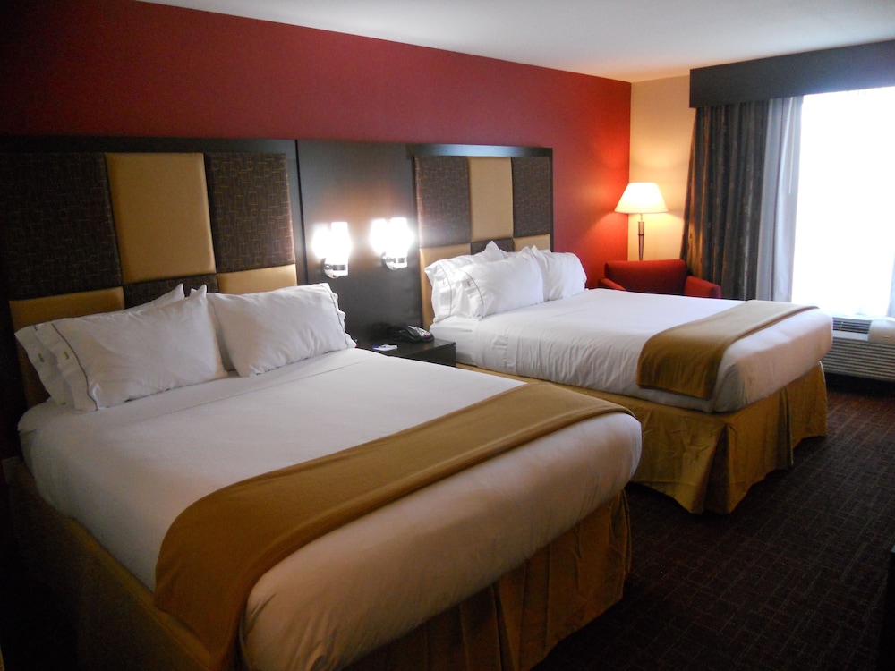 Holiday Inn Express Suites Greensburg 23/58