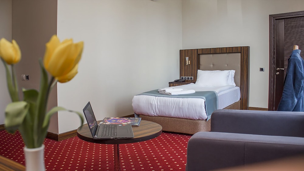 Legend Business Hotel Batumi 14/27