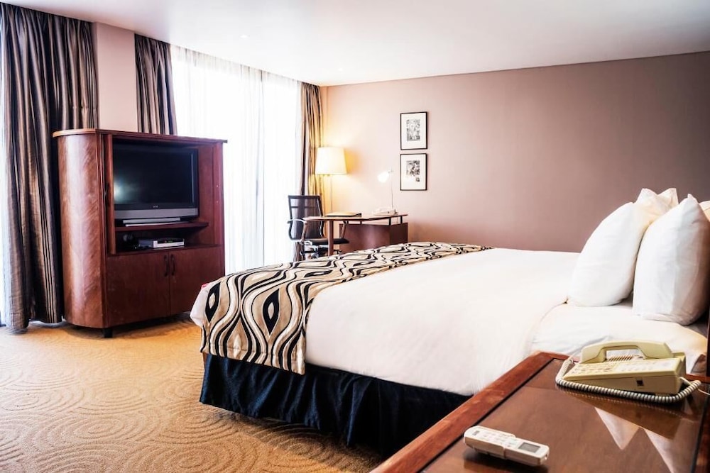 Crown Hotel Port Moresby 32/63