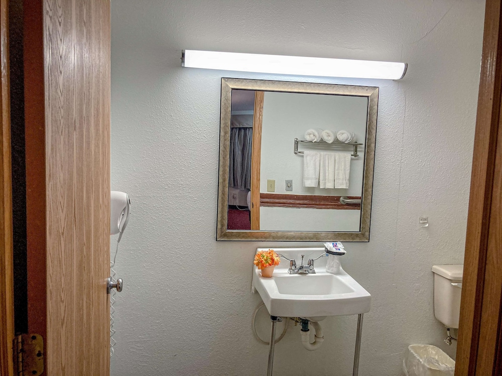 Motel6 Elkhart, IN 34/54
