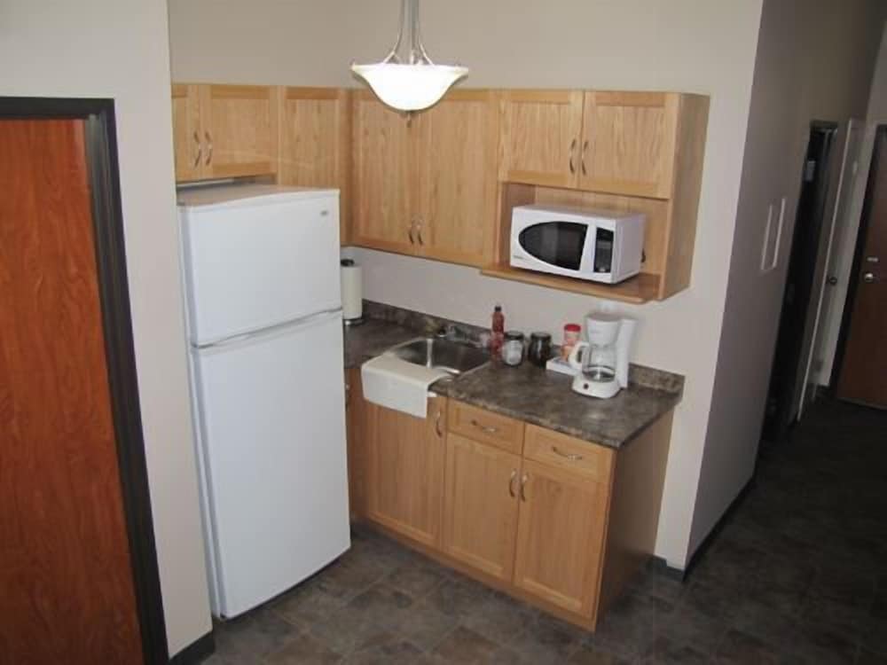 Nettys Nest Visitor Lodge 6/25