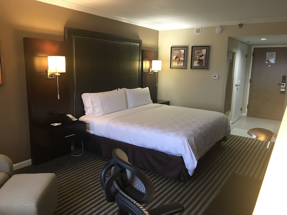 Holiday Inn Orlando East - UCF Area 10/59