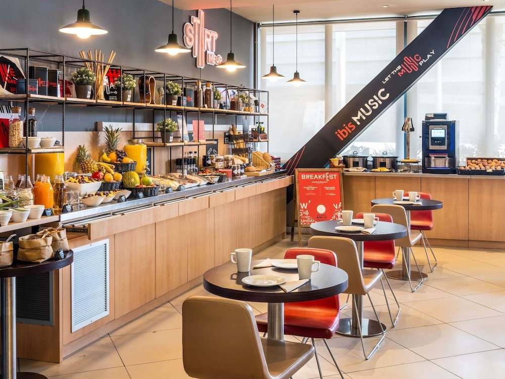 restaurant cafeteria