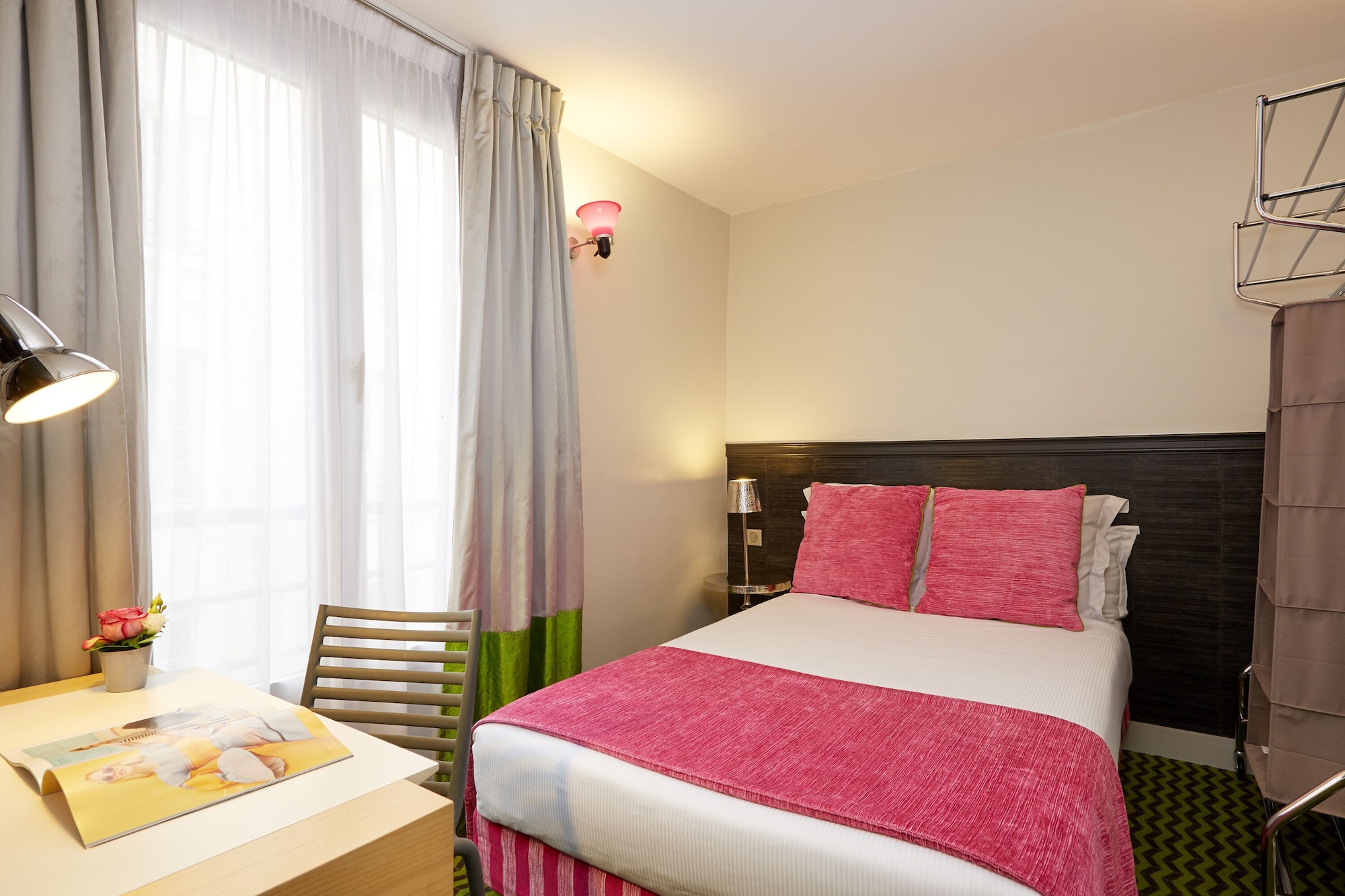 COMFORT, LARGE TWIN BED