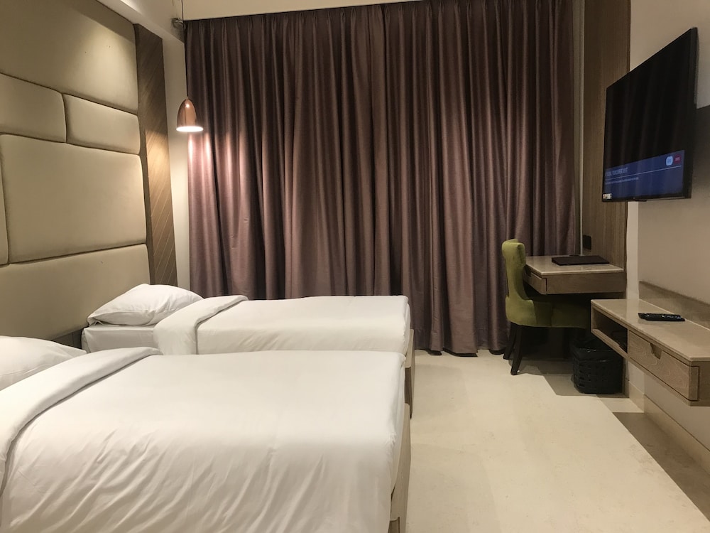 HOTEL LEVANA(FORMERLY BEST WESTERN PLUS LEVANA) 20/43