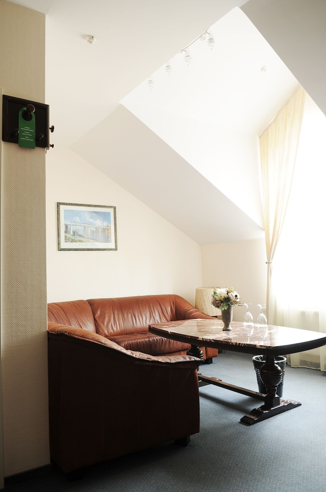 AMICUS HOTEL 27/42