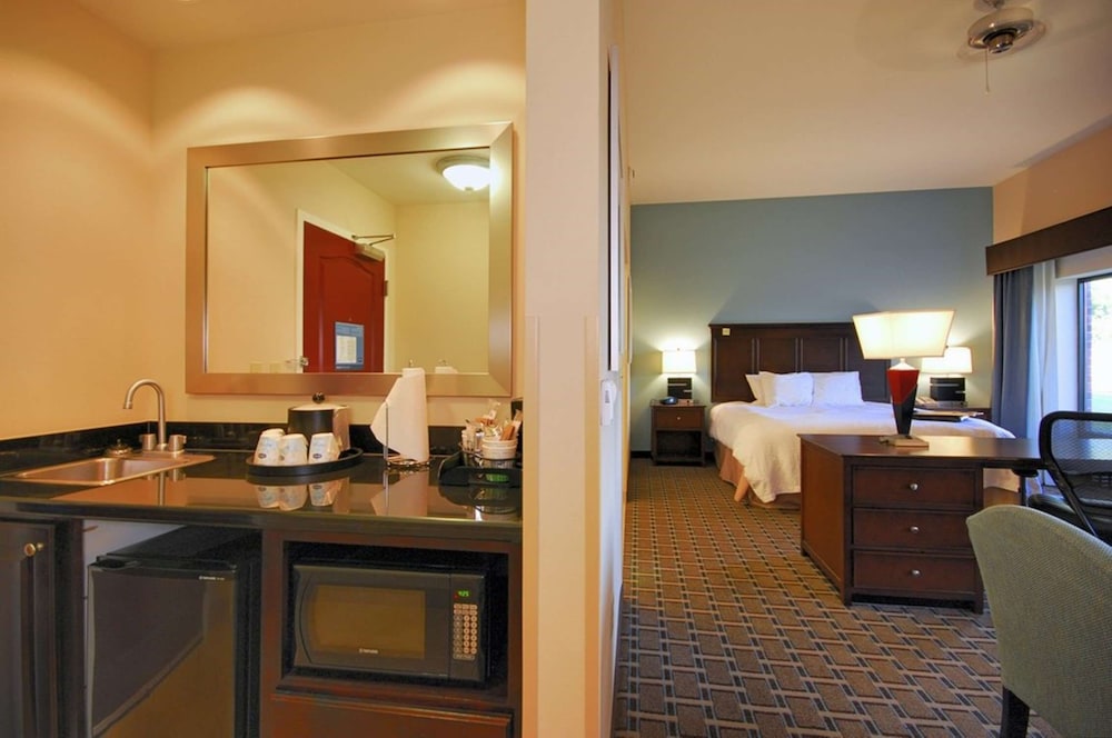 Hampton Inn Suites New Iberia Avery Island 24/47