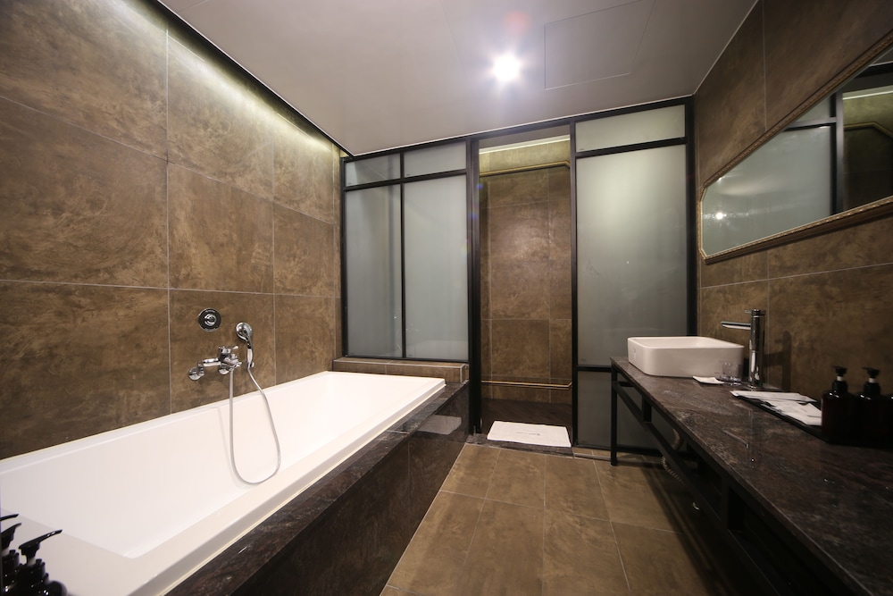 Brown Dot Hotel Beom il 12/30