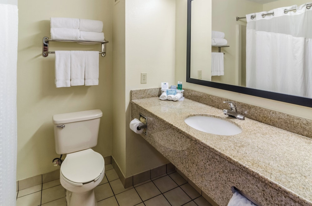 Holiday Inn Express Hotel And Suites Vinita 60/63