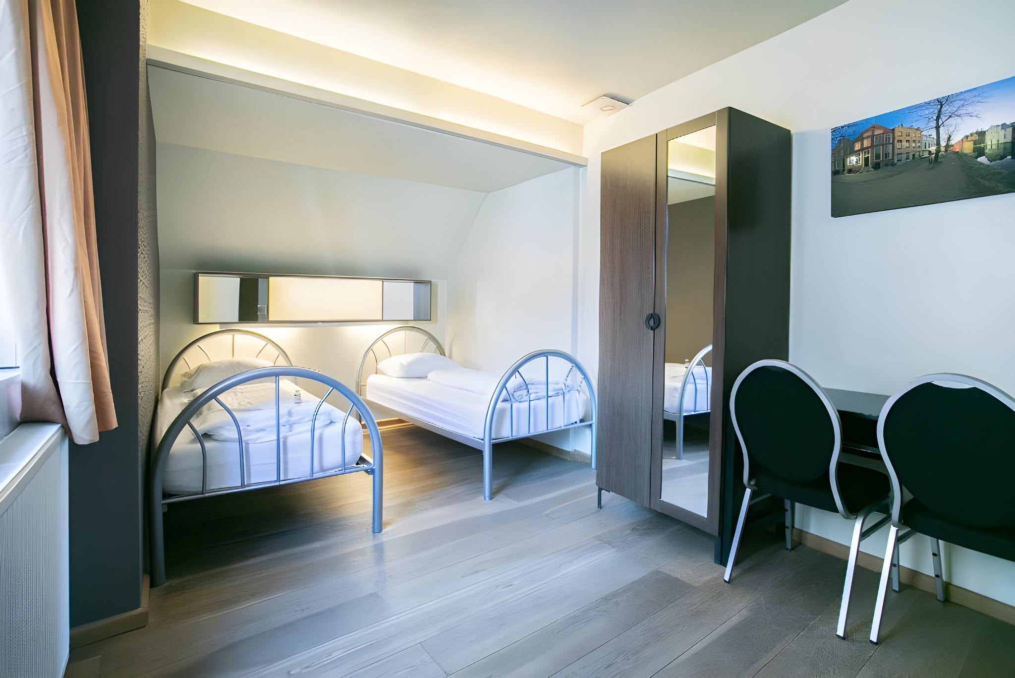 Private, Twin Beds