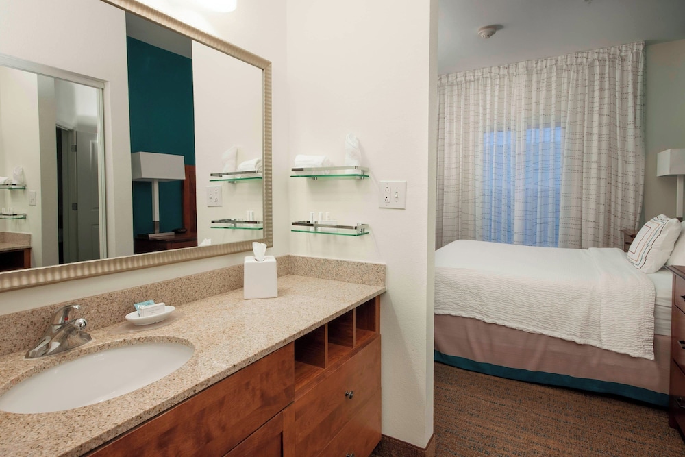 1 Bedroom, Suite, Queen Bed, Sofa