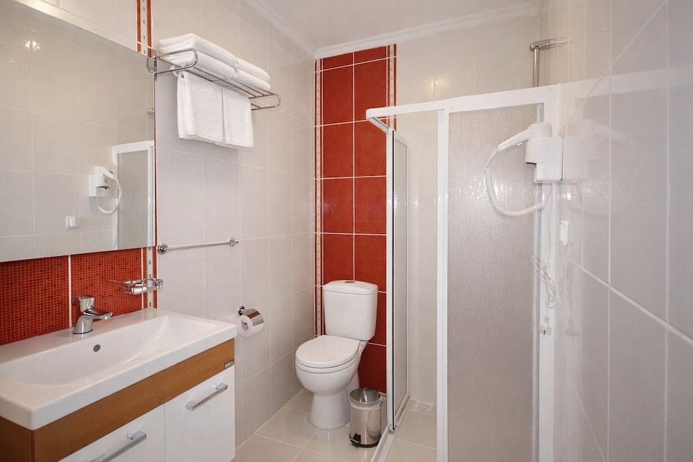 Bybassios Hotel 35/37