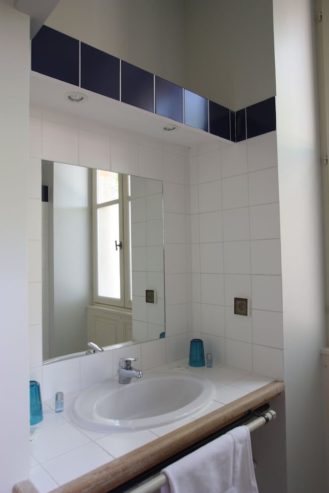 Comfort, Suite, Double and Twin Beds, HOTEL DE L'ESTELOU 2/2