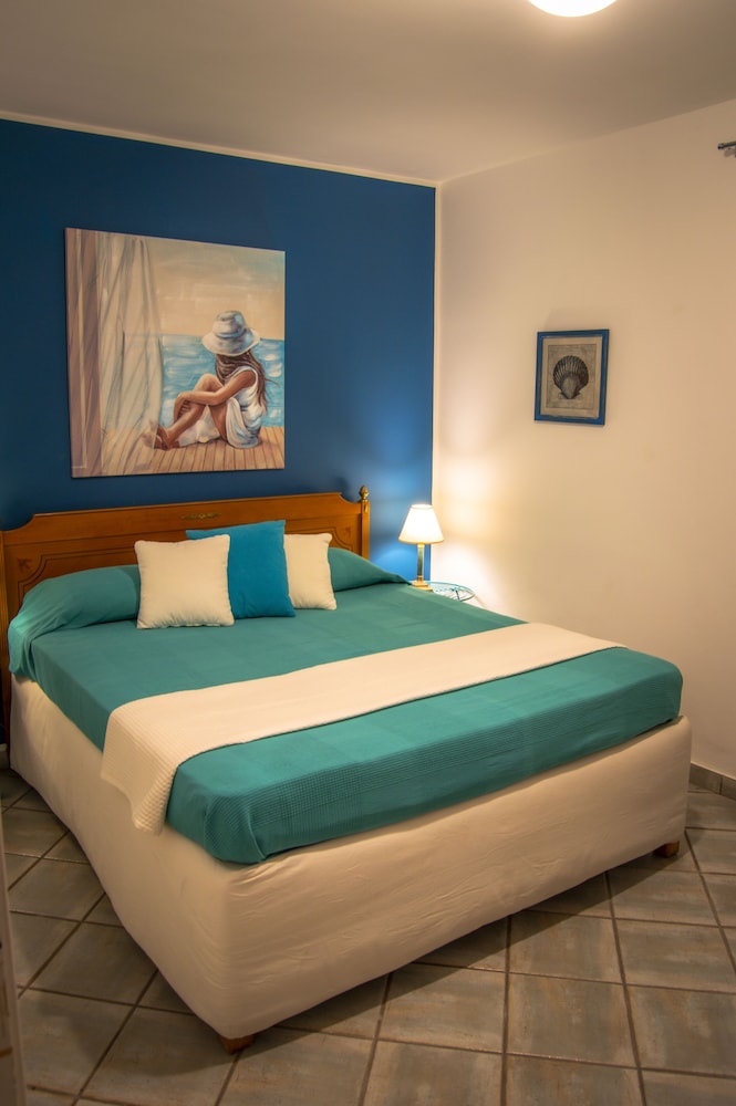 Room at ALCANTARA NATURA RESORT, GRANITI