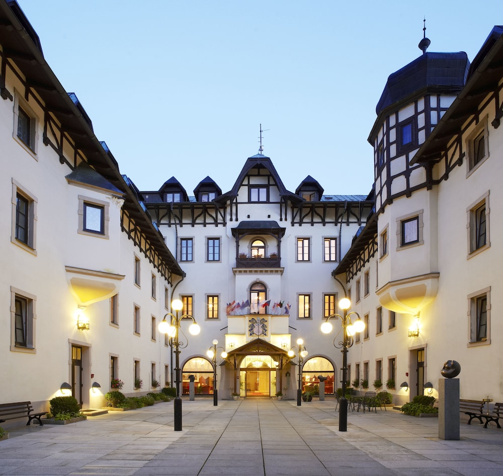 CHATEAU MONTY SPA RESORT 60/69