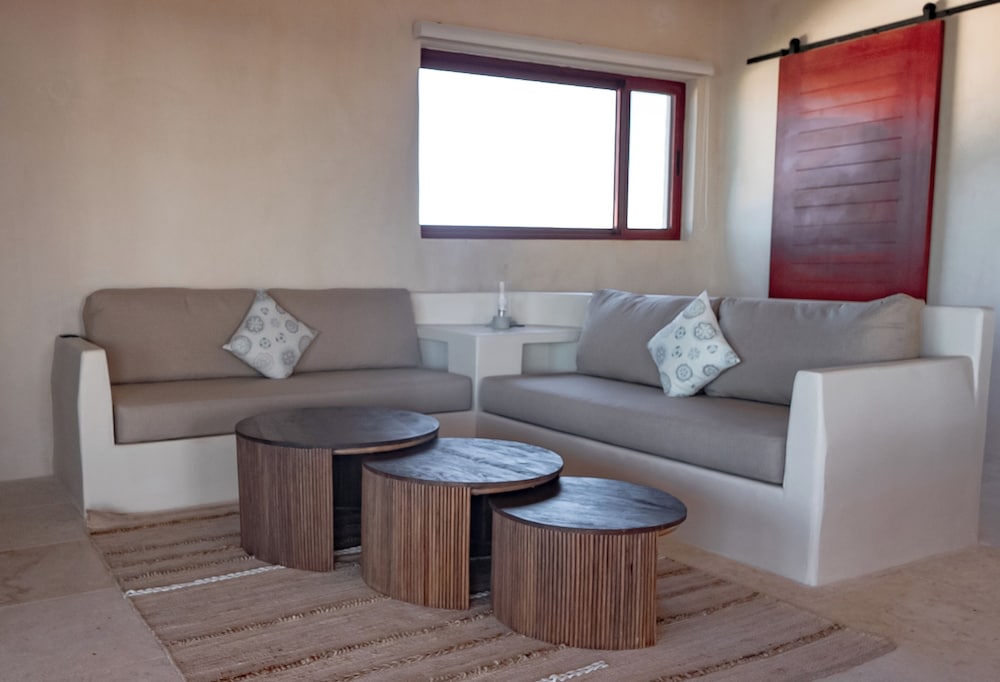 Beachfront Hotel Boutique DK 25/50
