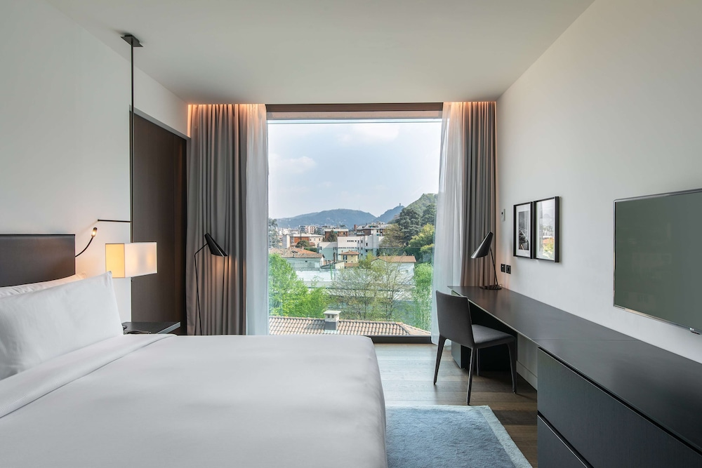 Hilton Lake Como 36/91