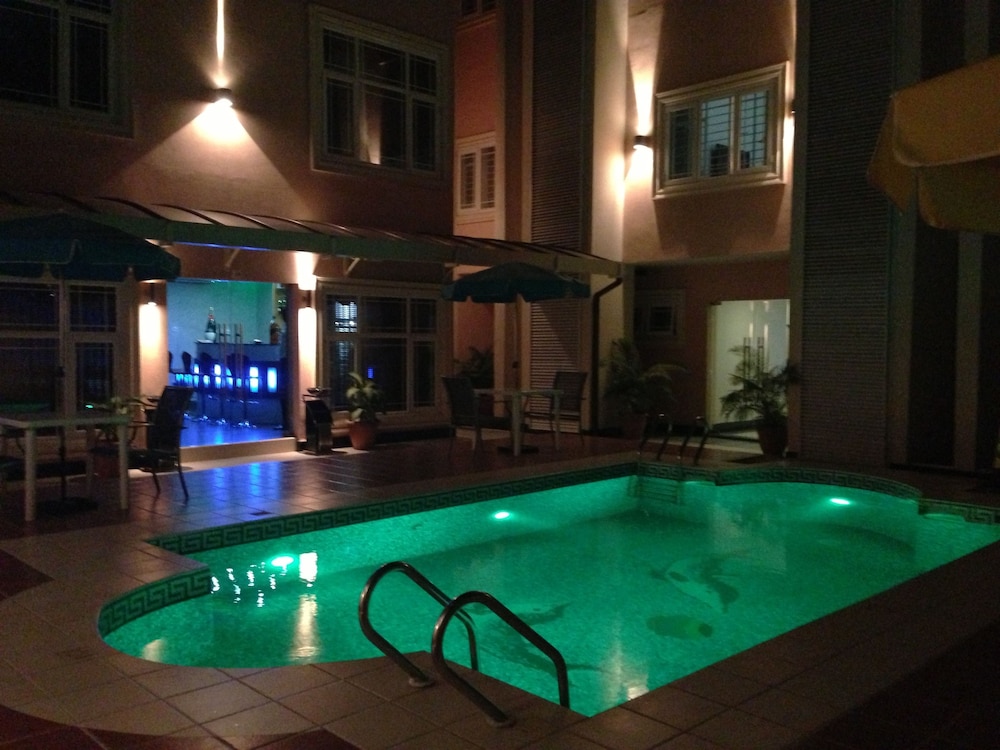 GrandBee Suites 23/39