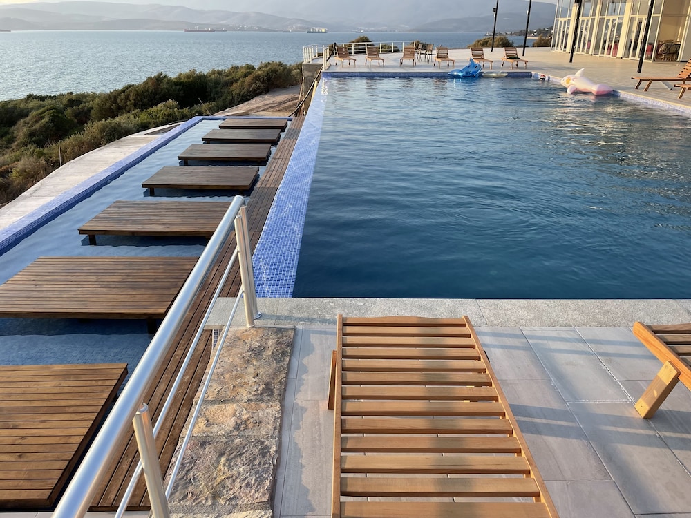 Ni Marin Hotel 13/40