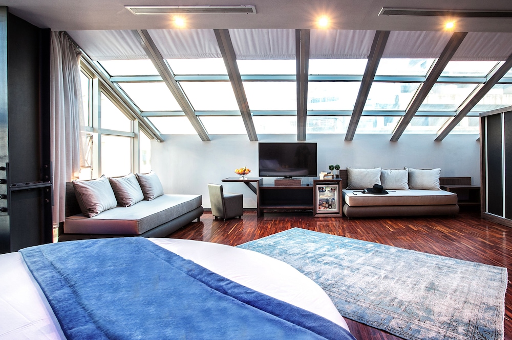 Diamond Suites 43/64