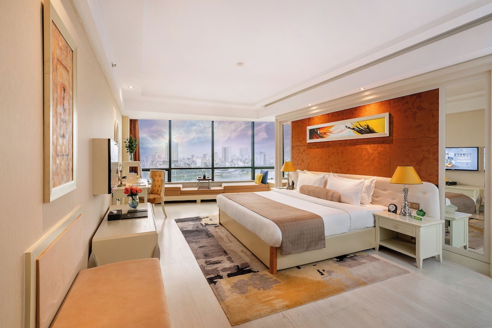 Junior Suite, King Bed, River Front