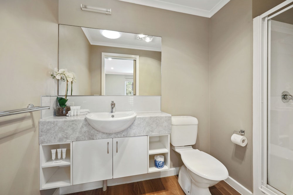2 Bedrooms, Family, Villa, King and Queen Bed, Bay View, Sofa، Sea Foam Villas 8/8