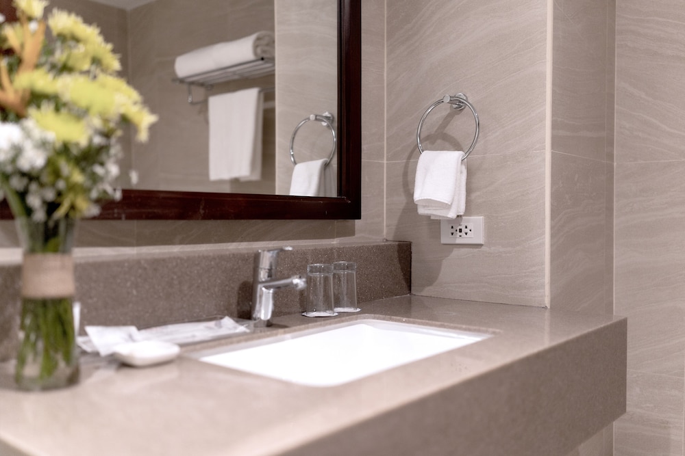 Canyon Hotels Resorts Boracay 50/50