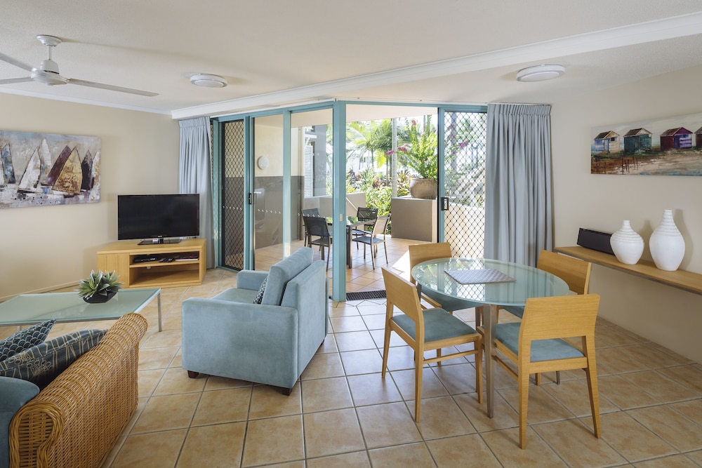 Coral Sands Beachfront Resort 32/59