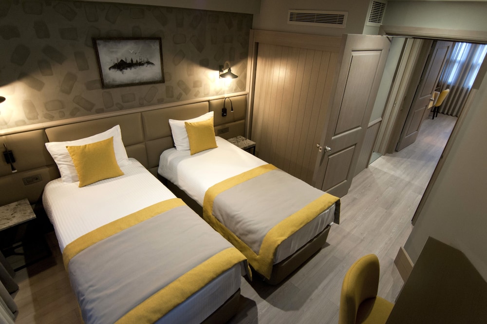 Hotel Seraglio 35/70