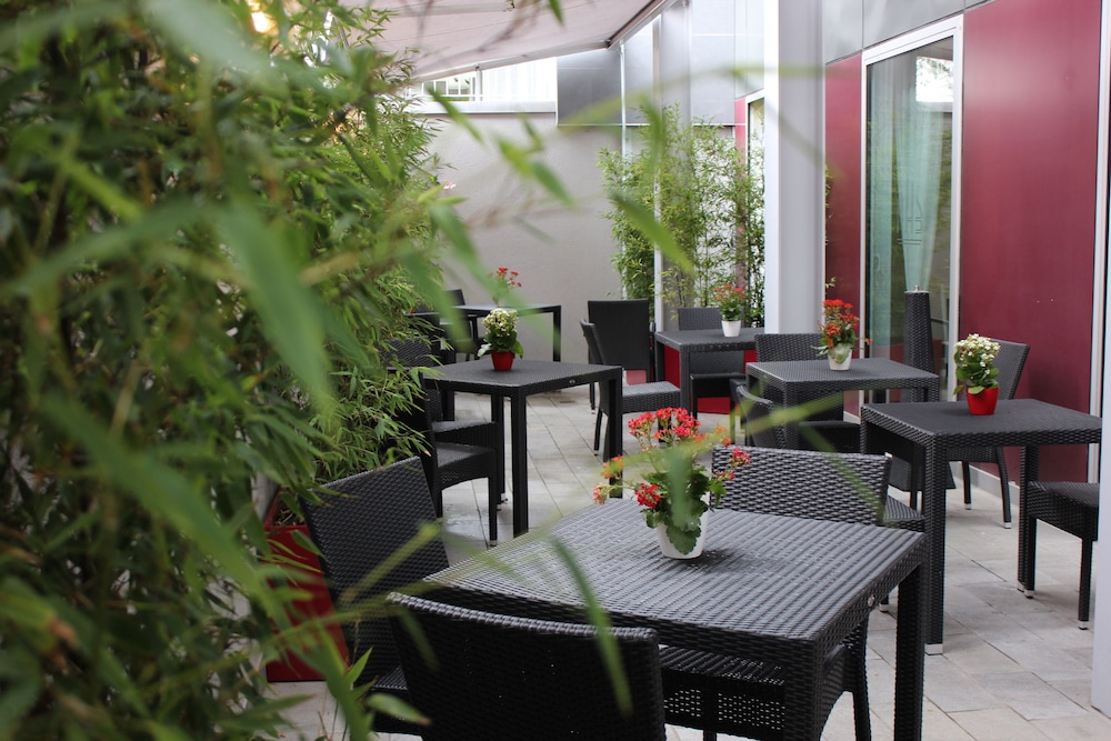 EXPO HOTEL MILAN 20/30