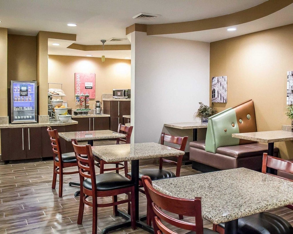 Comfort Suites Perrysburg - Toledo South 37/49