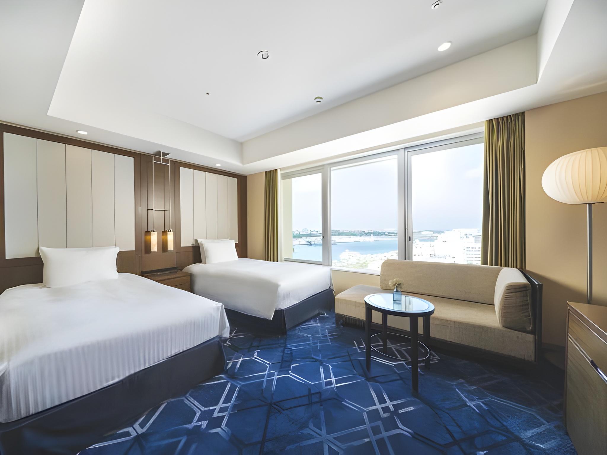 Premier, Twin Beds, Bay Side, Bathtub
