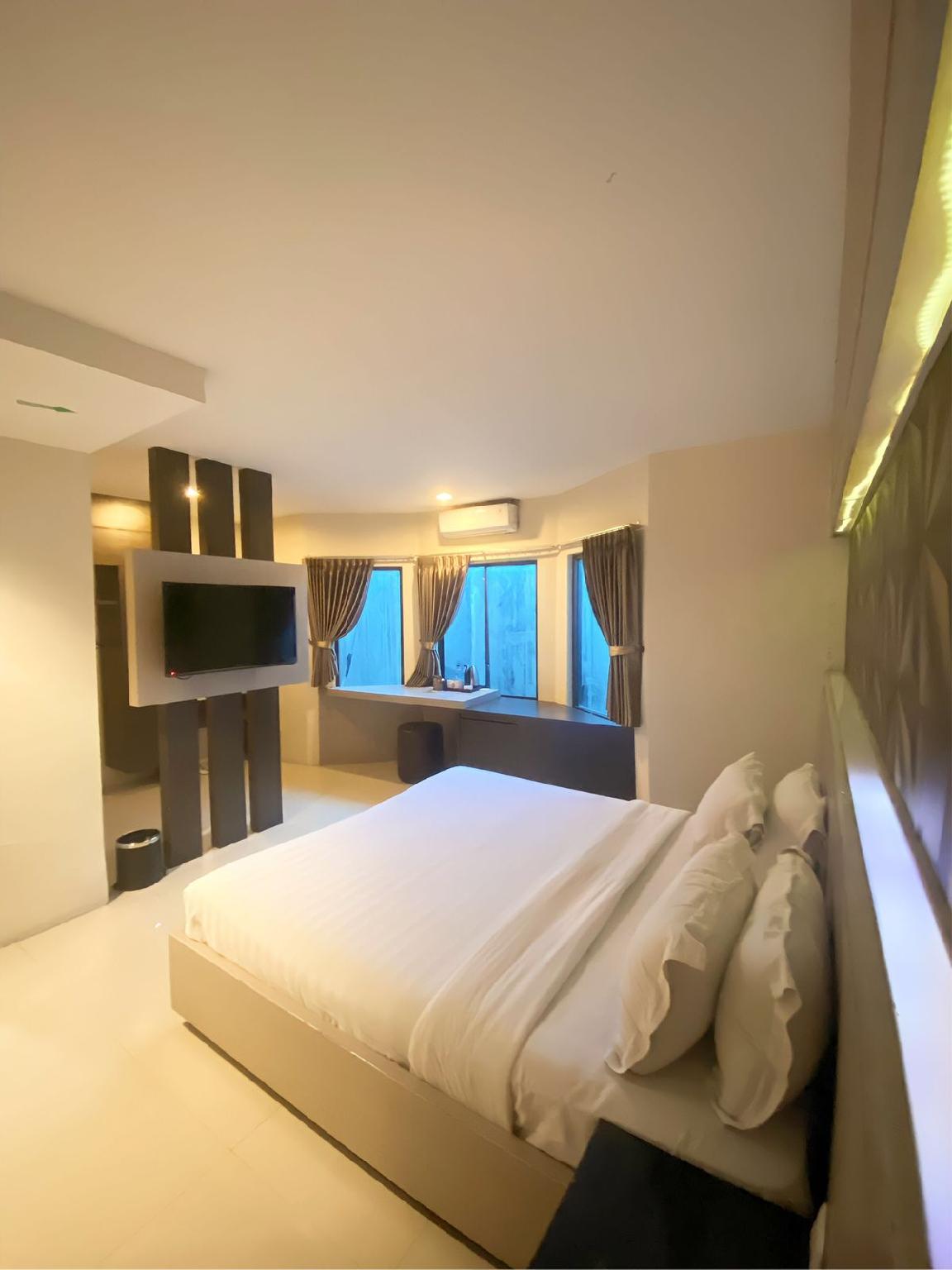 Alexander Hotel Tegal 19/47