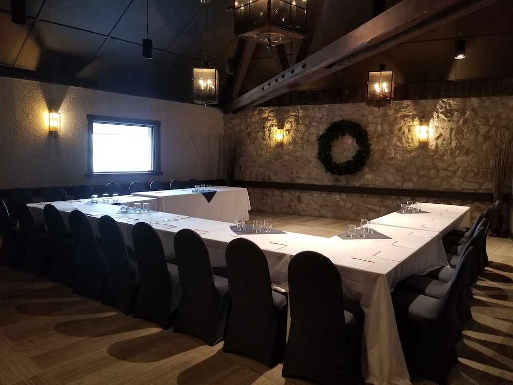 Old Stone Inn Boutique Hotel 66/74