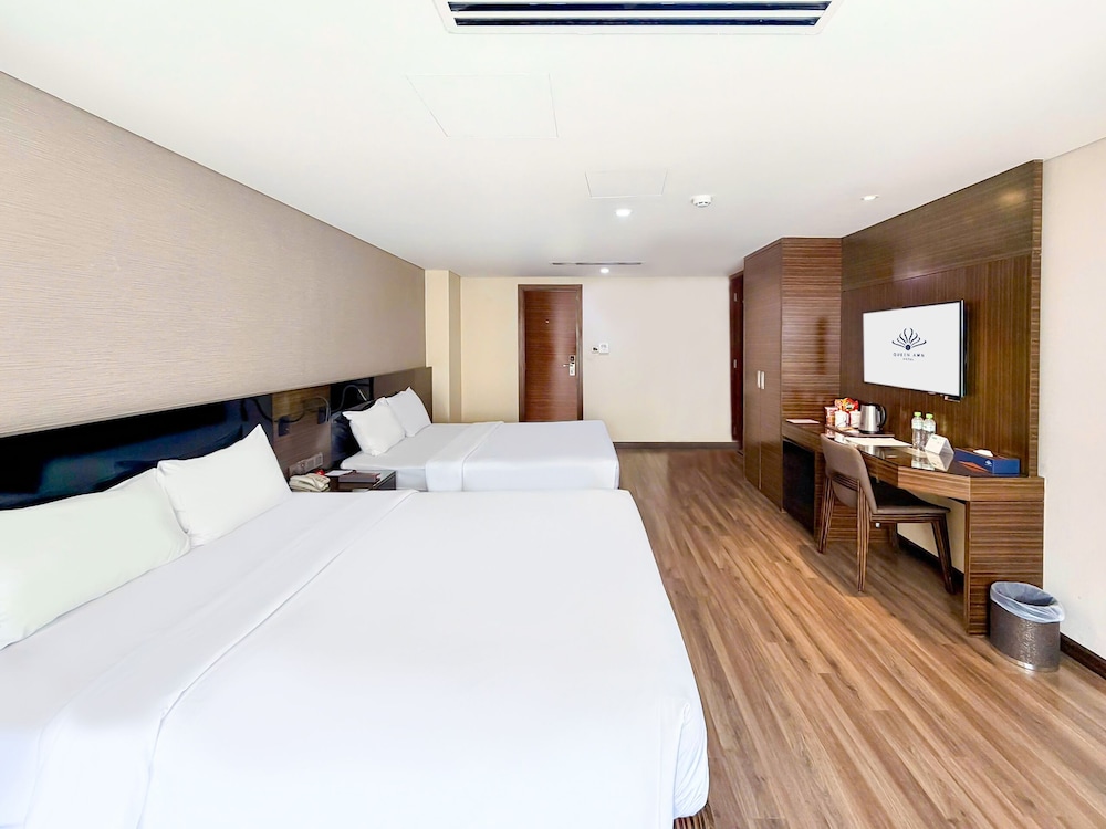 غرفة بريميير عائلية بسريرين كوين بإطلالة على المدينة، QUEEN ANN HOTEL 5/10