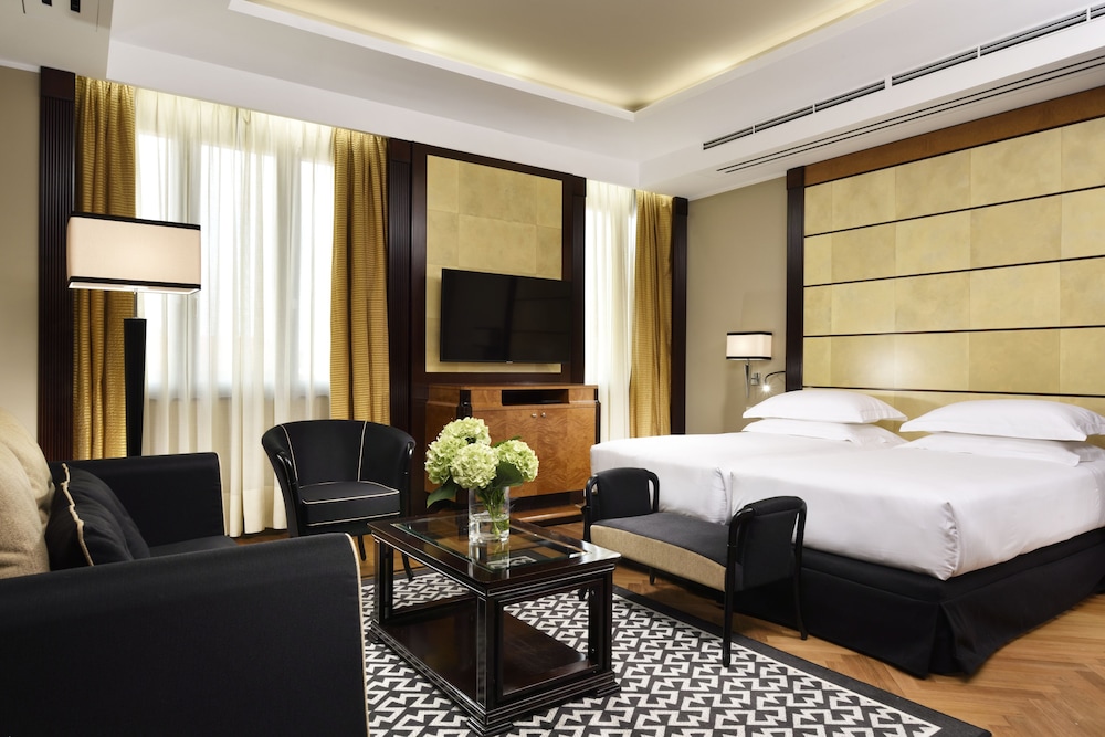 JUNIOR SUITE, QUEEN BED