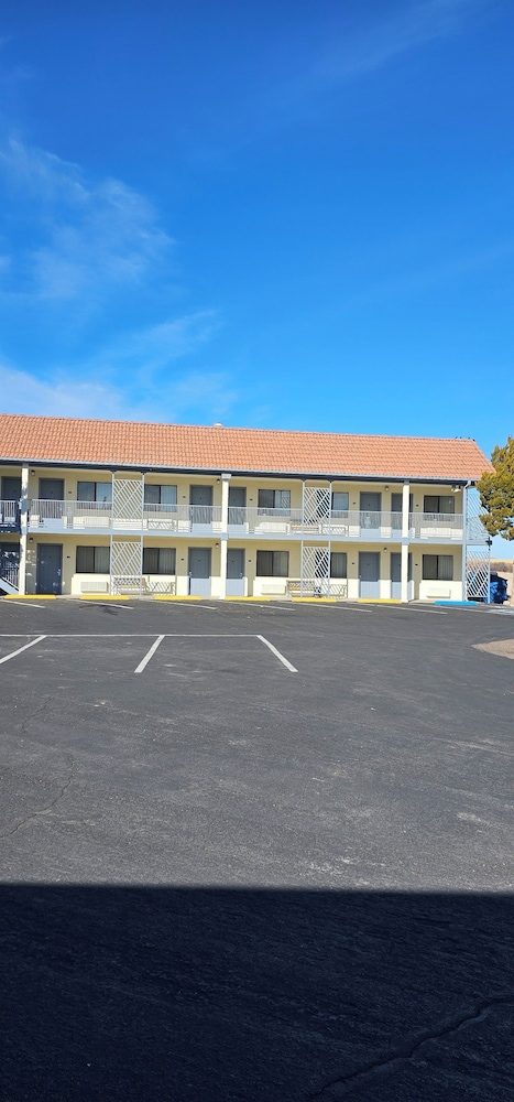 Travel Inn & Suite 3/37