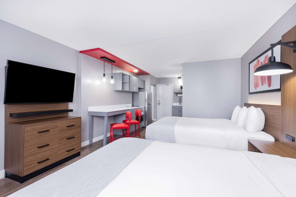 Hawthorn Suites by Wyndham Wichita Airport 11/44