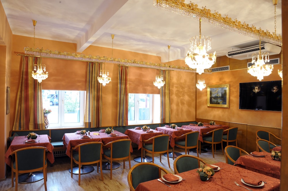 Hotel Vier Jahreszeiten 3/45