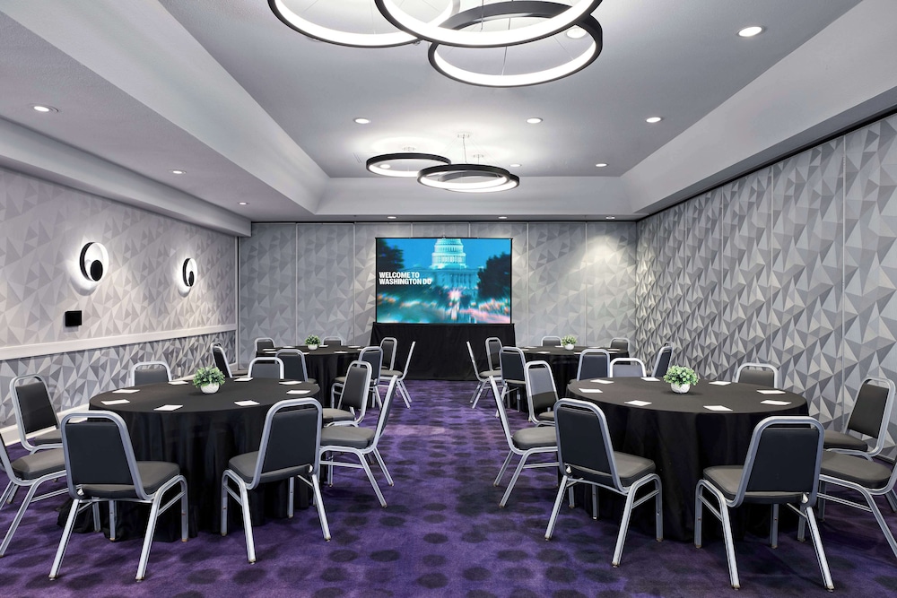 YOTEL Washington DC, Select by Hilton 38/50