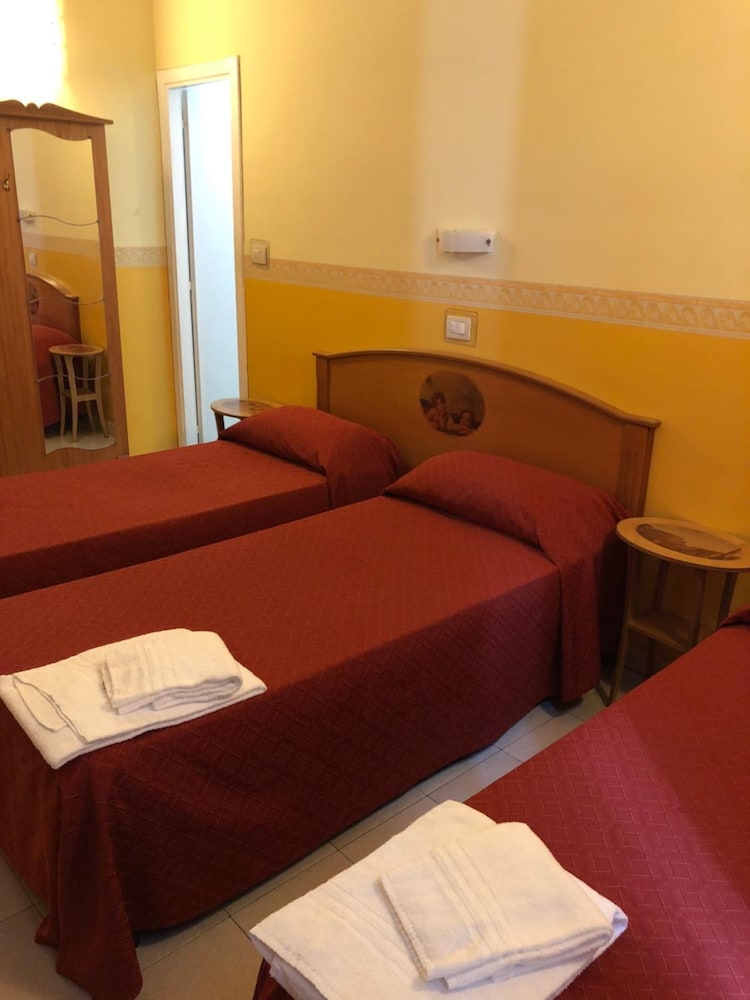 Hotel Cherubini 11/23