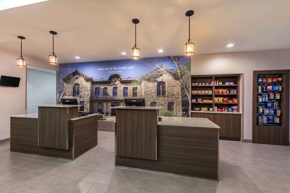 La Quinta Inn & Suites by Wyndham Fredericksburg 10/48