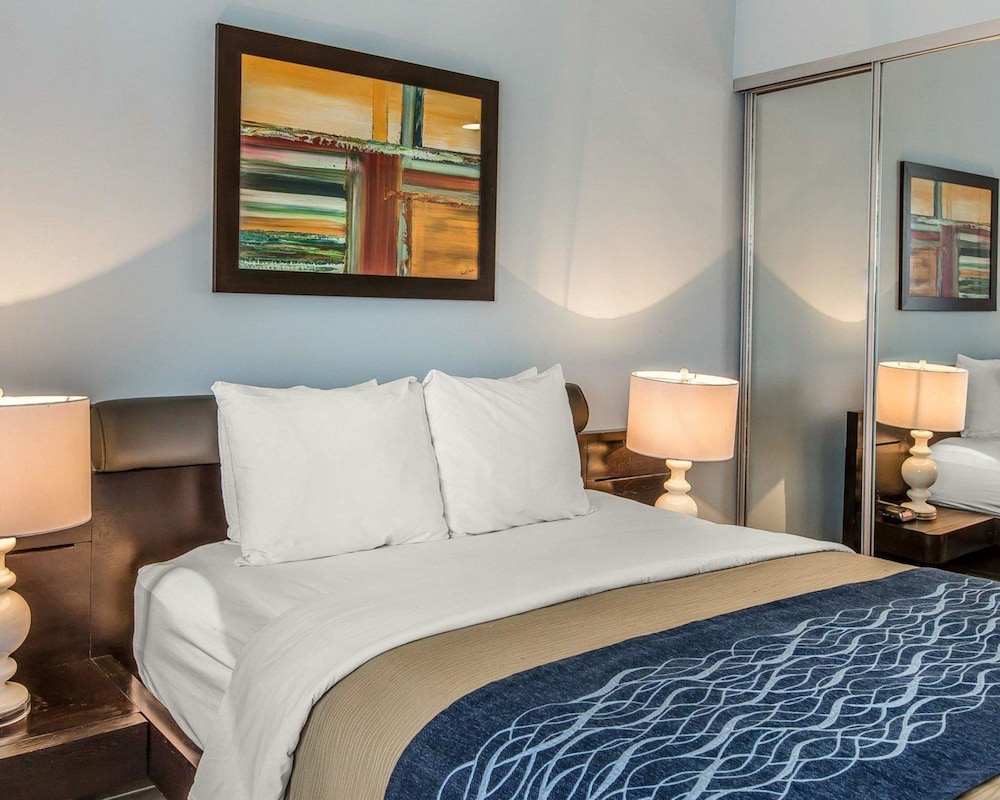 Comfort Inn & Suites Levittown PR 17/50